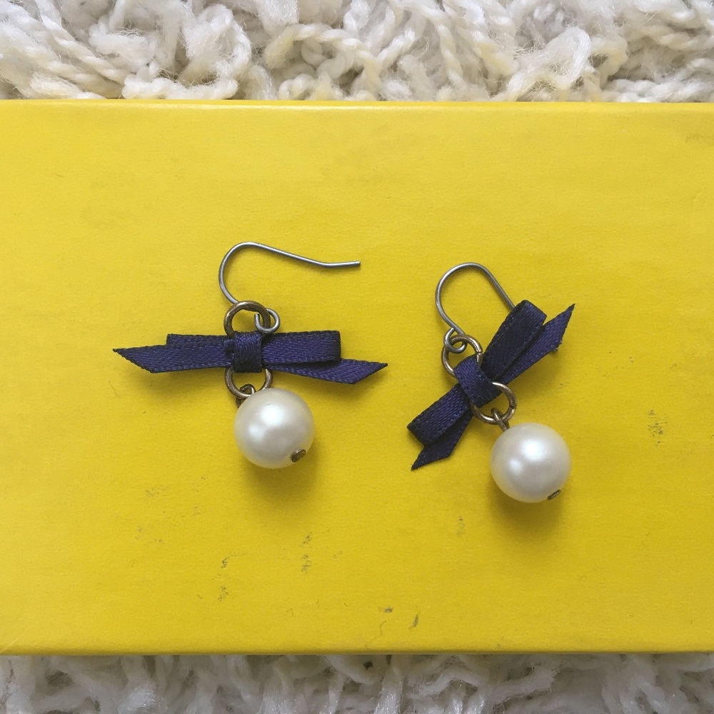 ADORABLE Pearl Bow Earrings GREAT STOCKING STUFFER